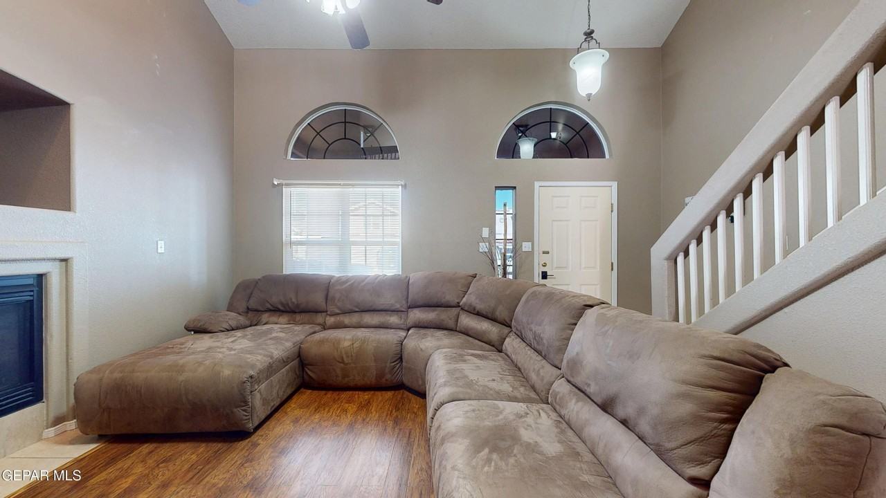 10803 Elise St - Photo 6 of 47