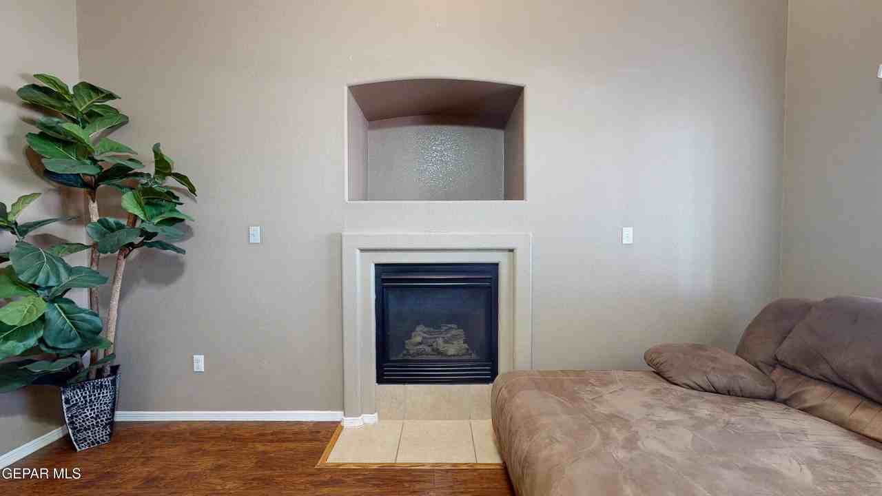 10803 Elise St - Photo 7 of 47