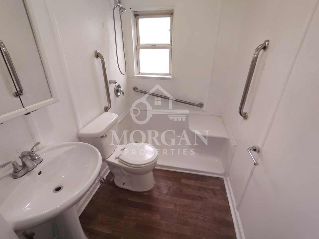 229 W 19th St - Photo 5 of 8