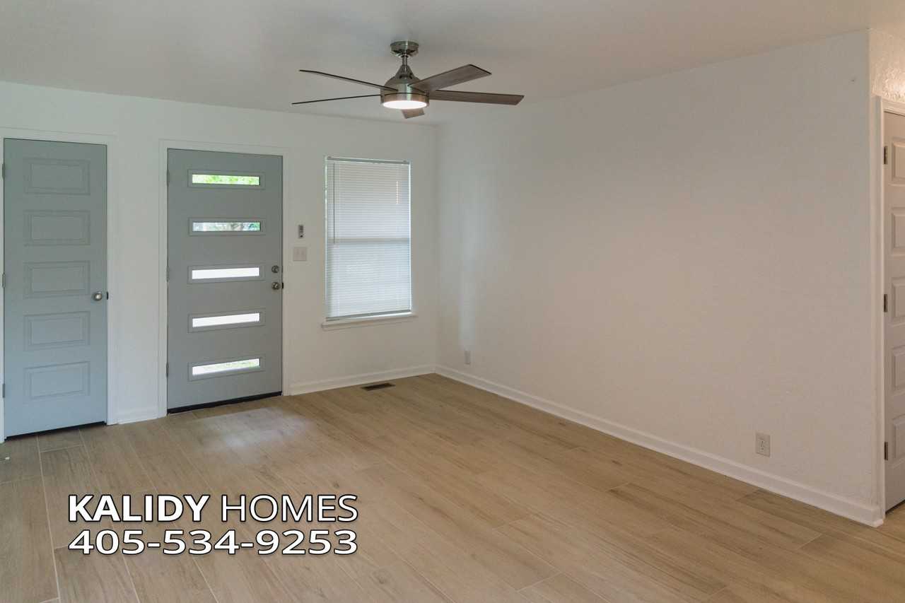 221 W Wayne St #1 - Photo 3 of 16