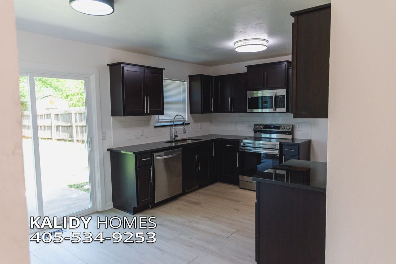 221 W Wayne St #1 - Photo 4 of 16