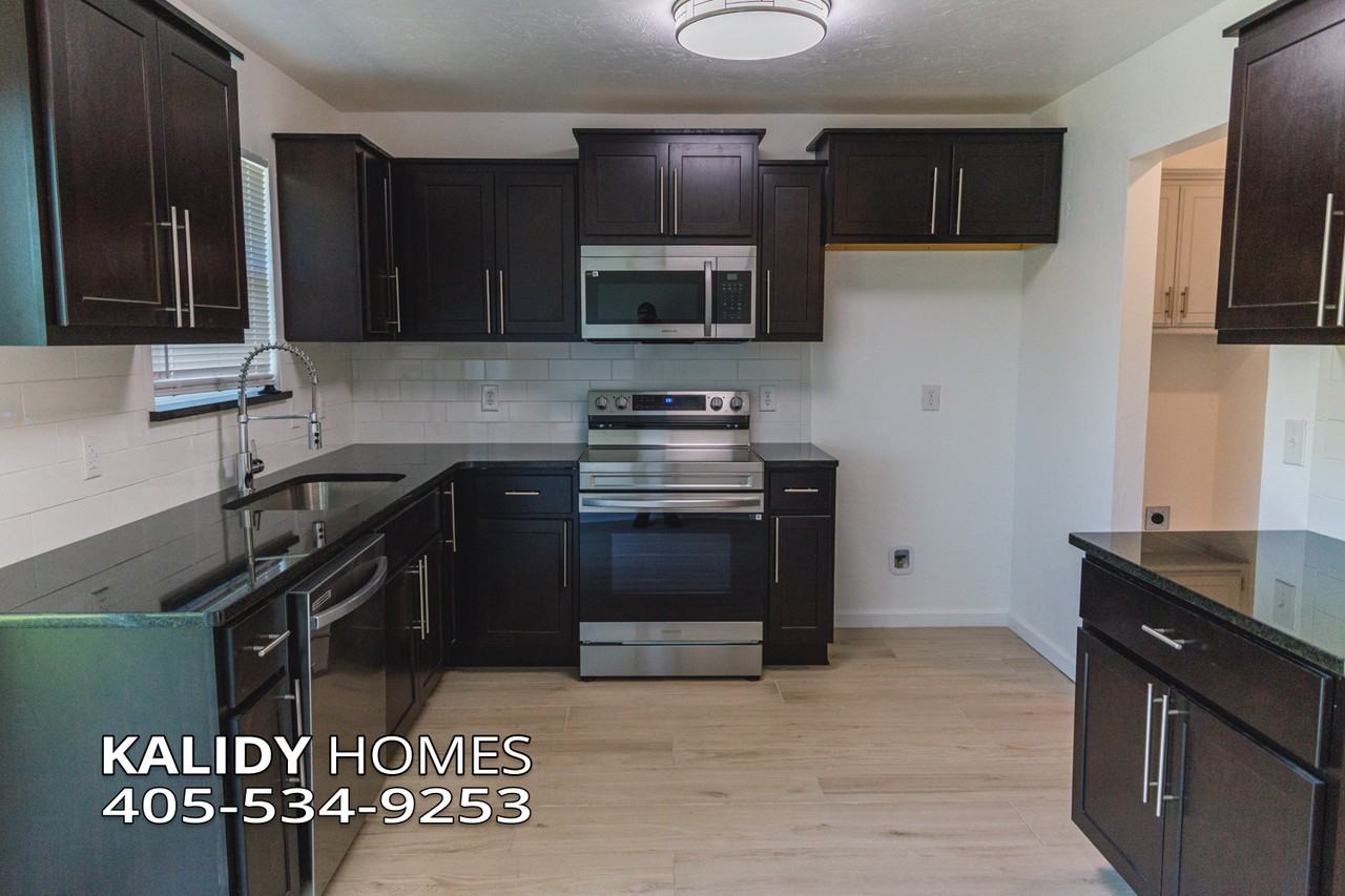 221 W Wayne St #1 - Photo 5 of 16