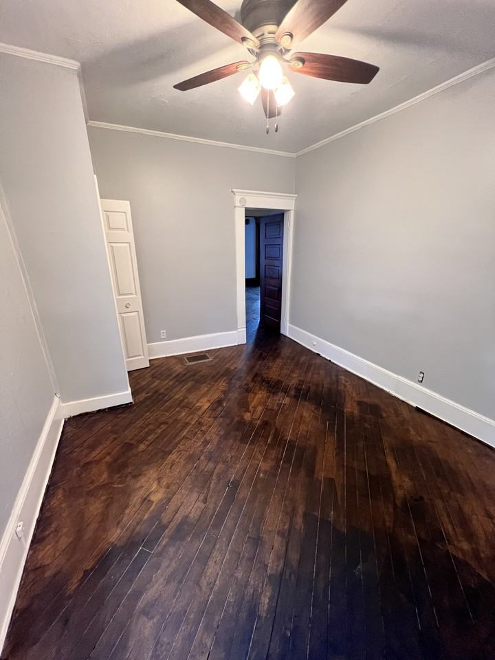 221 Warren Ave Apt 1 #1 - Photo 4 of 18