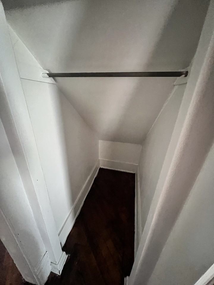 221 Warren Ave Apt 1 #1 - Photo 5 of 18