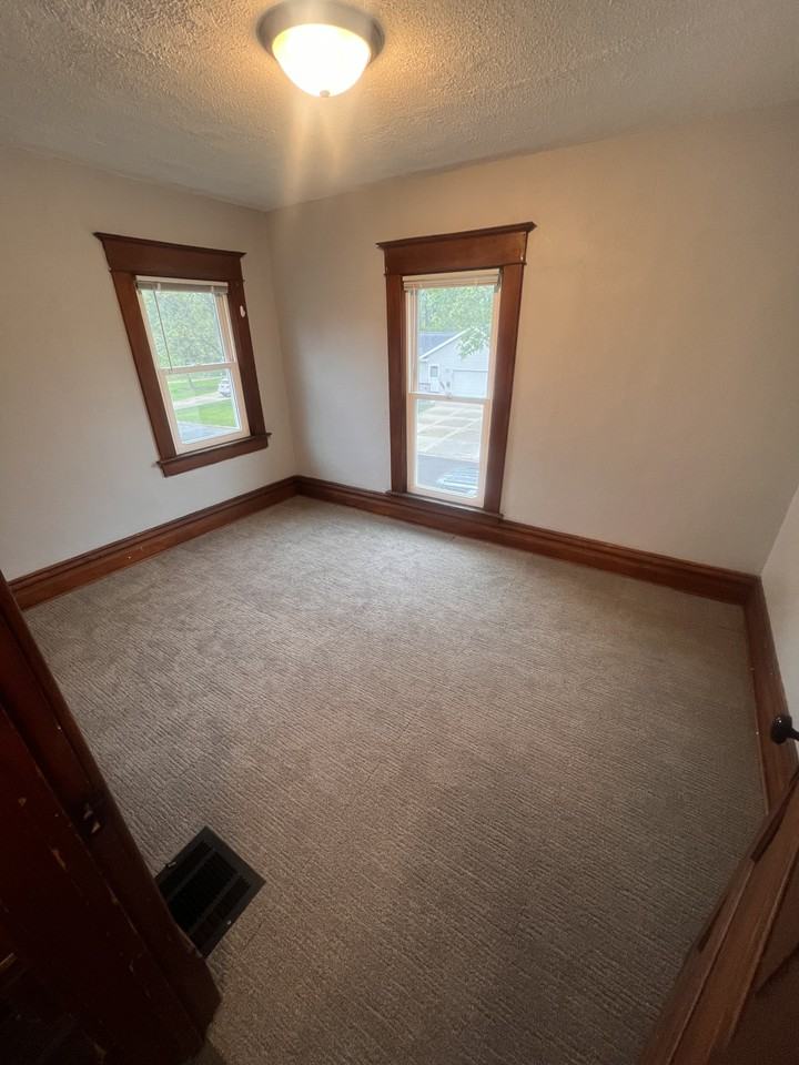 215 Upland Ave #3 - Photo 6 of 11