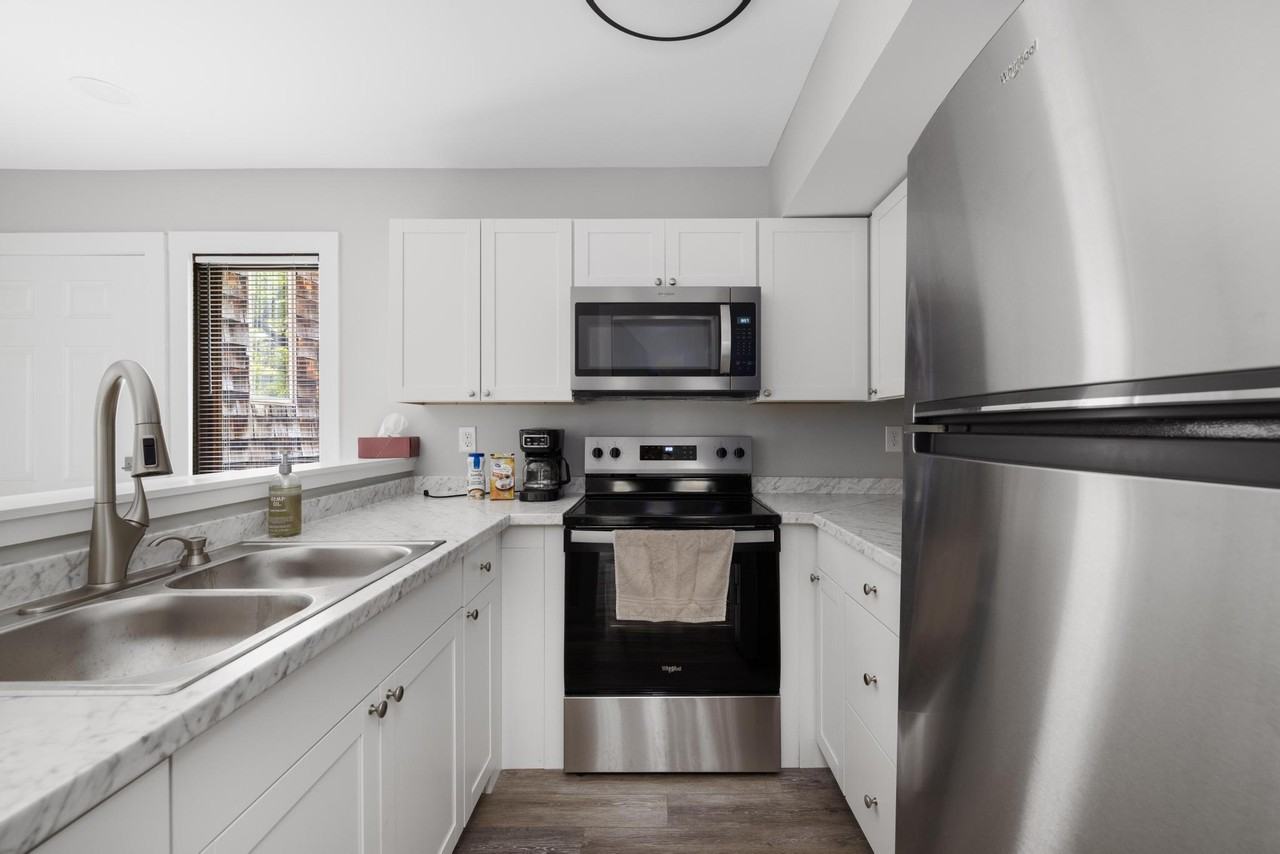 115 Beechnut StreetUnit H-7 #1 - Photo 3 of 11