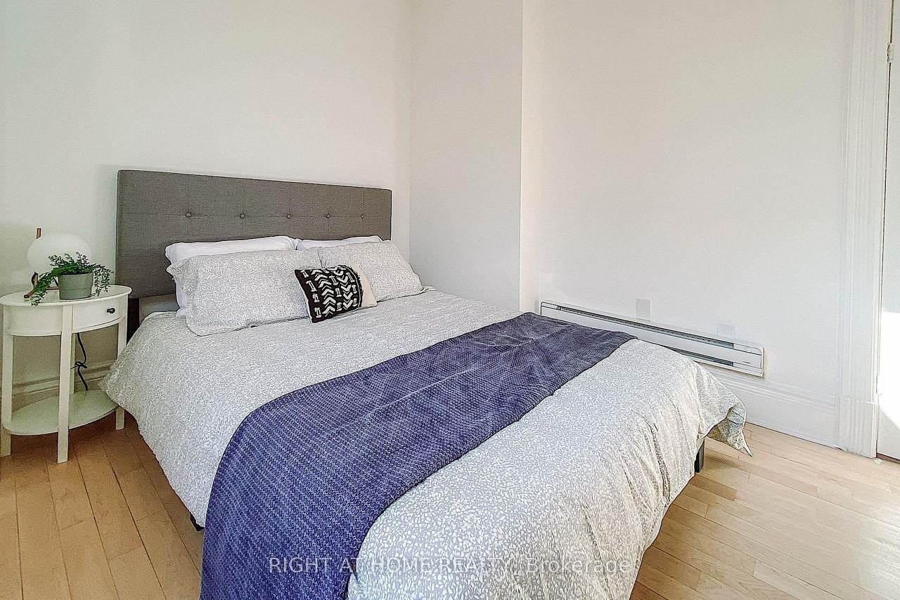 111 Gladstone Avenue - Photo 4 of 12