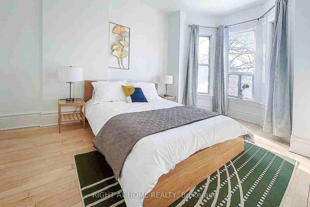 111 Gladstone Avenue - Photo 5 of 12