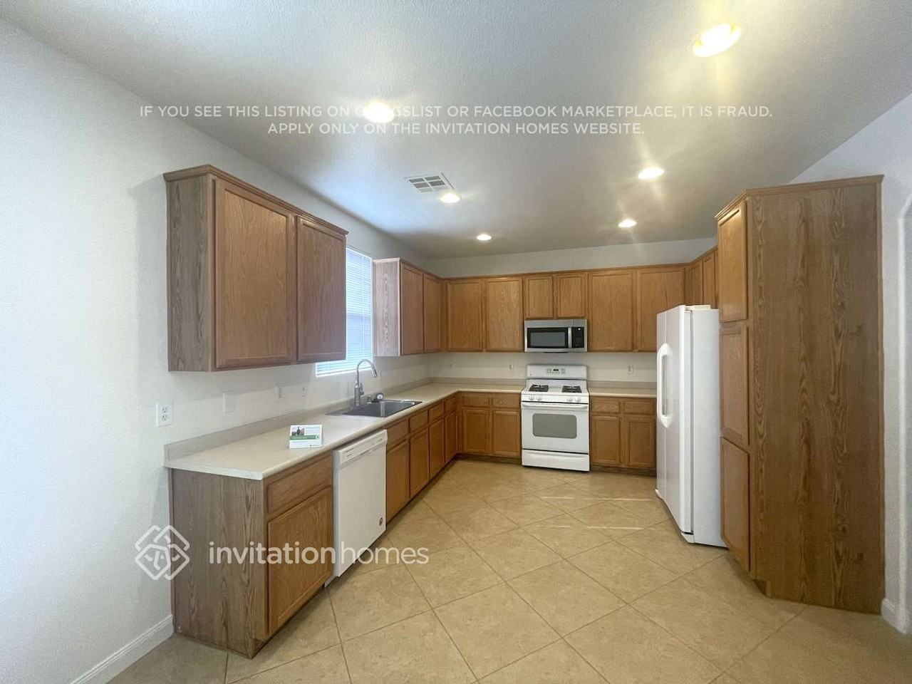 249 Hyssop Ct - Photo 3 of 14