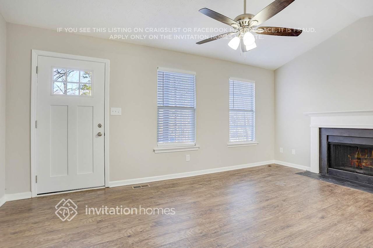 131 Halehaven Dr - Photo 3 of 24