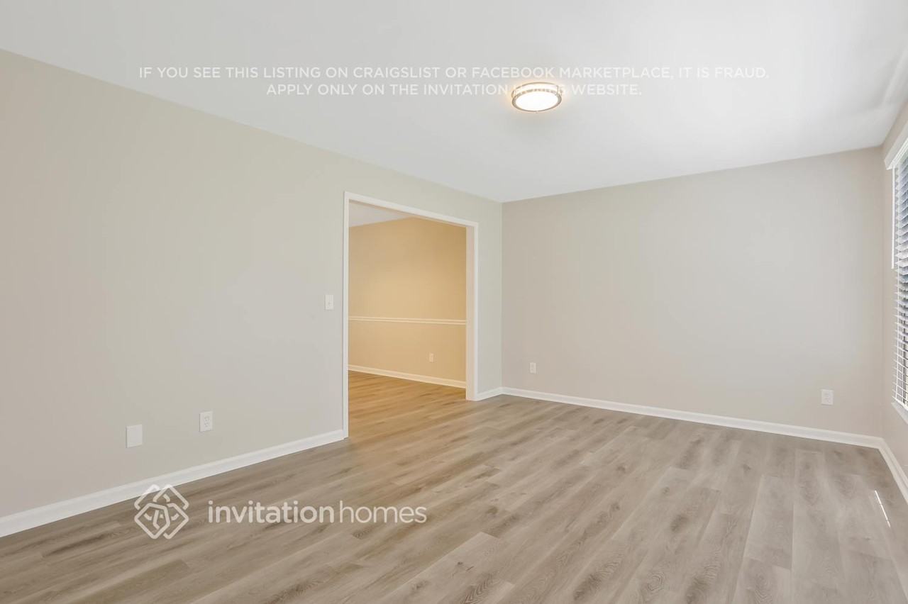 2073 Kinridge Rd - Photo 3 of 22