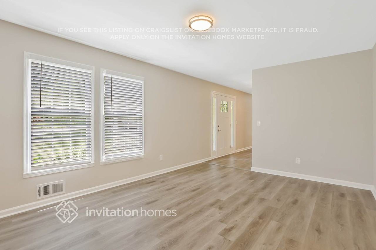 2073 Kinridge Rd - Photo 4 of 22