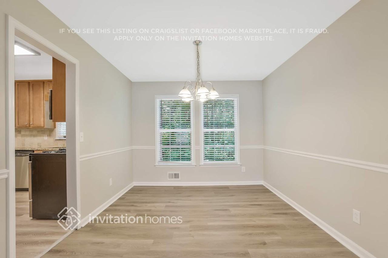 2073 Kinridge Rd - Photo 6 of 22