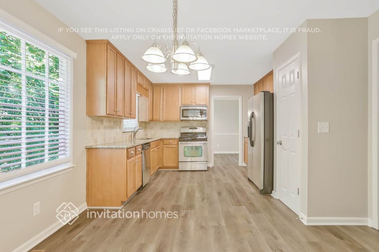 2073 Kinridge Rd - Photo 7 of 22