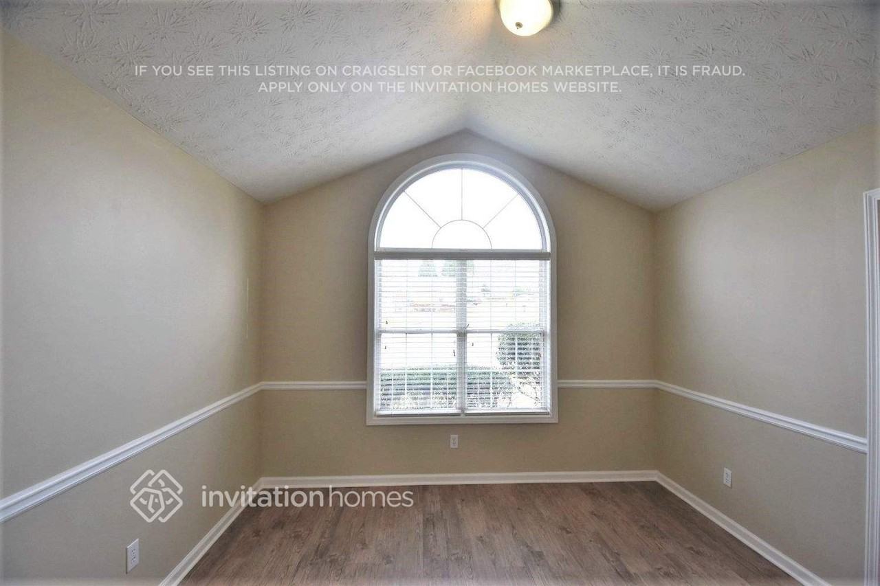 2868 Loral Pines Dr - Photo 3 of 11