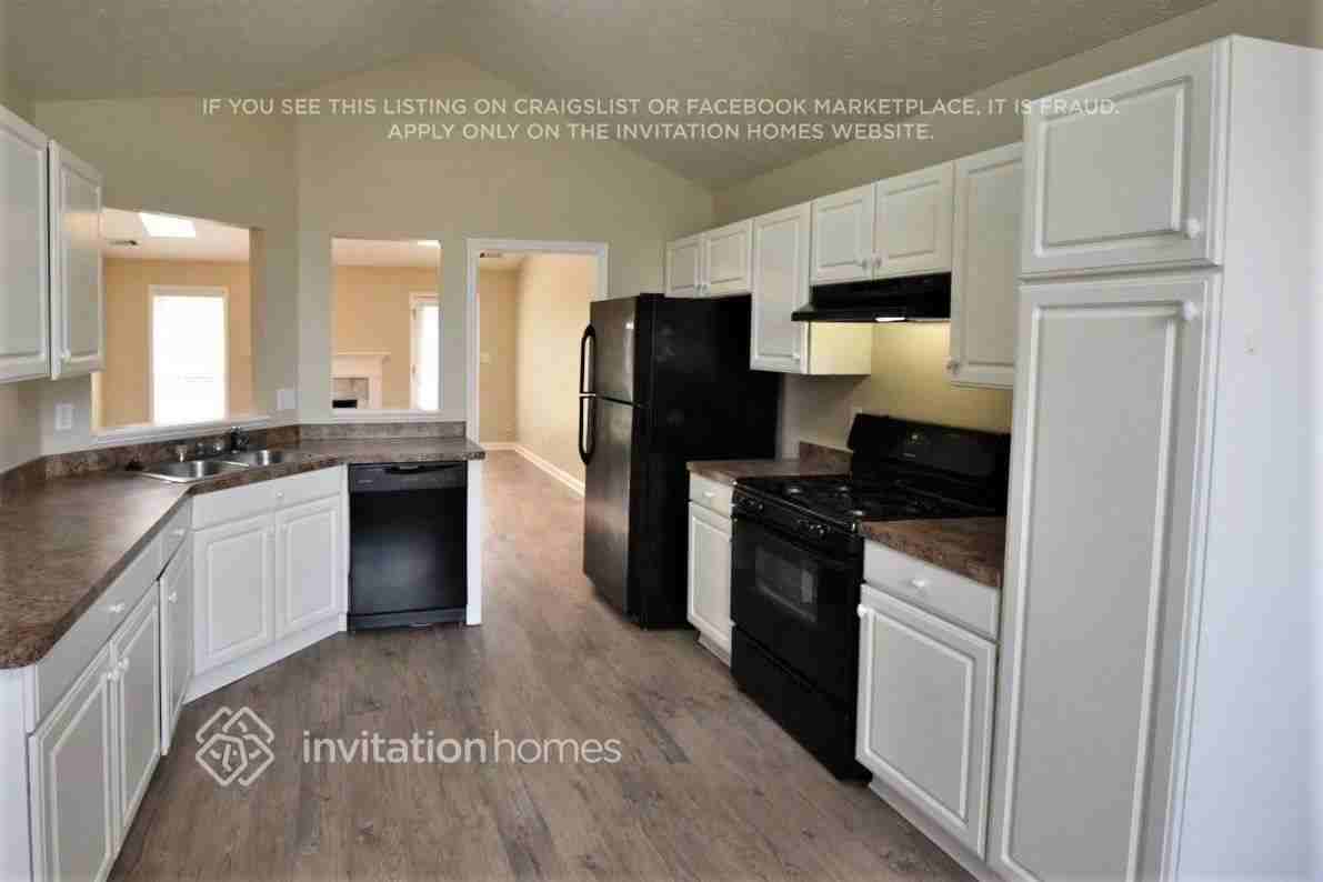 2868 Loral Pines Dr - Photo 4 of 11