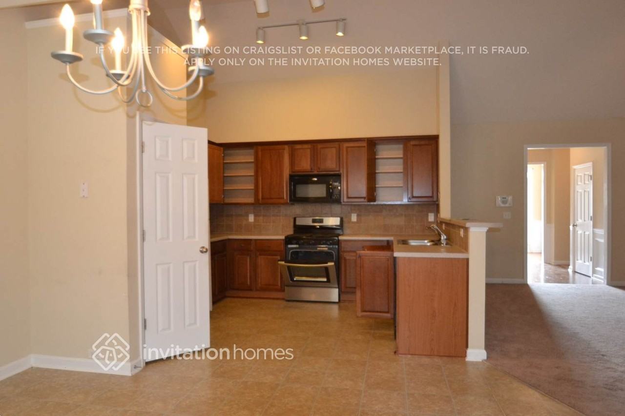 720 Lavender Ln - Photo 3 of 10