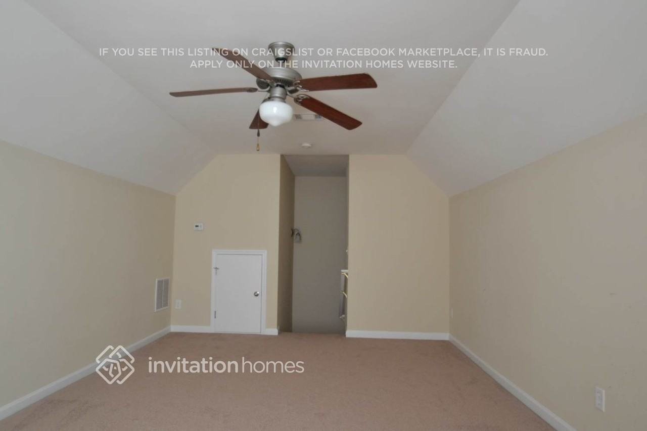 720 Lavender Ln - Photo 4 of 10