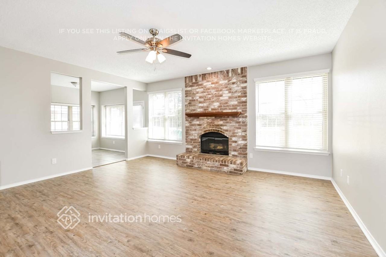 205 Moss Dr - Photo 2 of 16