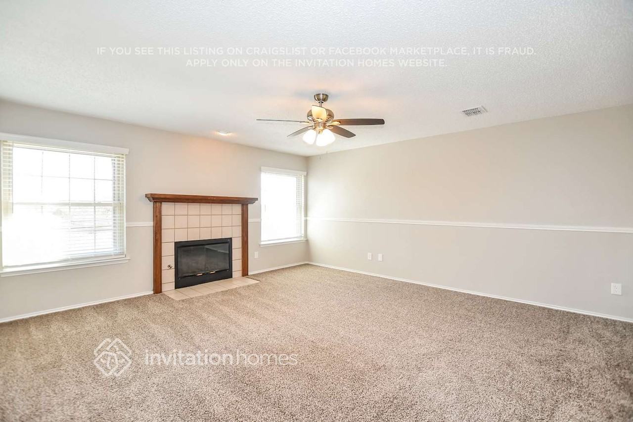 205 Moss Dr - Photo 3 of 16