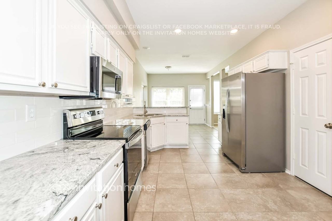 205 Moss Dr - Photo 5 of 16