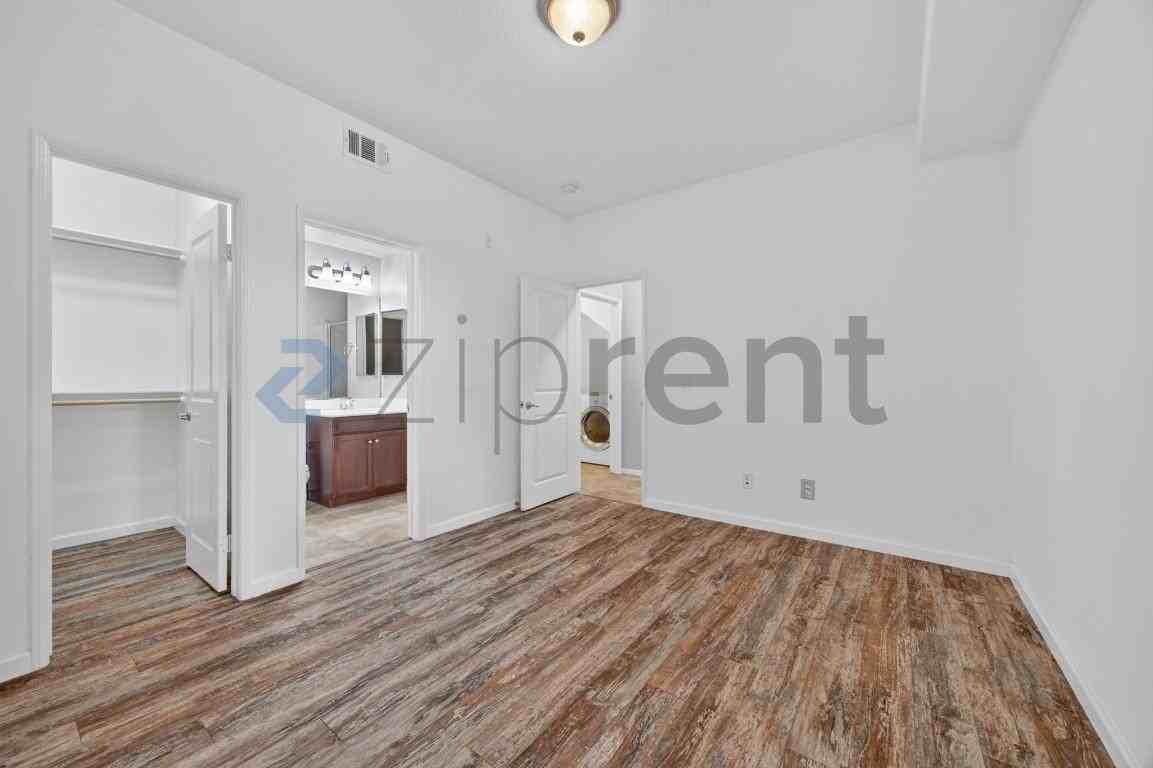 1836 Olive Green St #5 - Photo 4 of 14