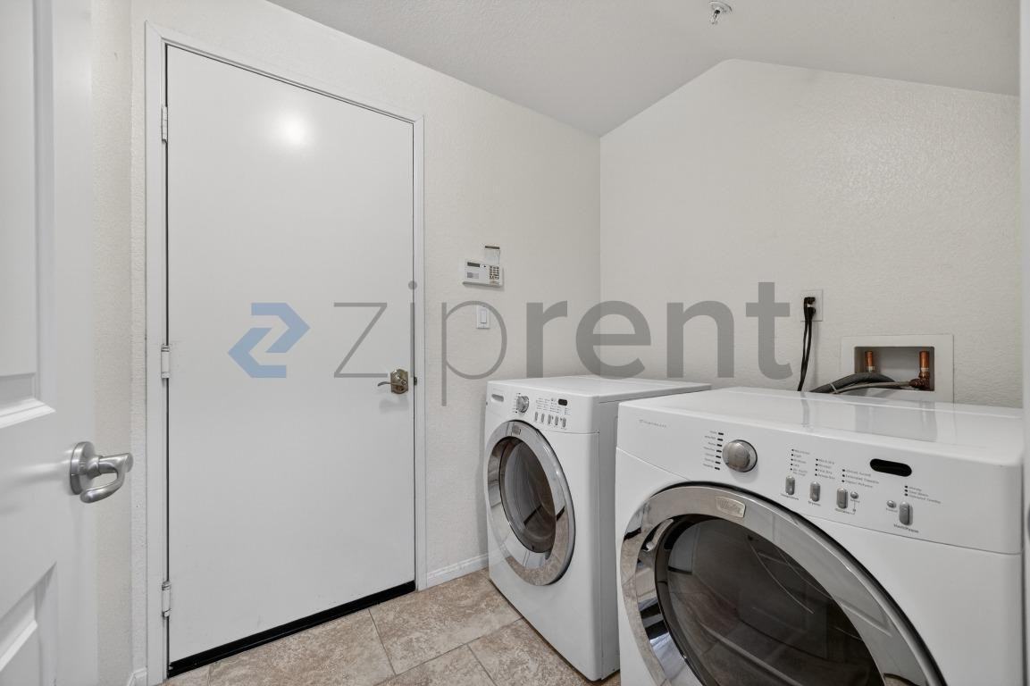 1836 Olive Green St #5 - Photo 6 of 14