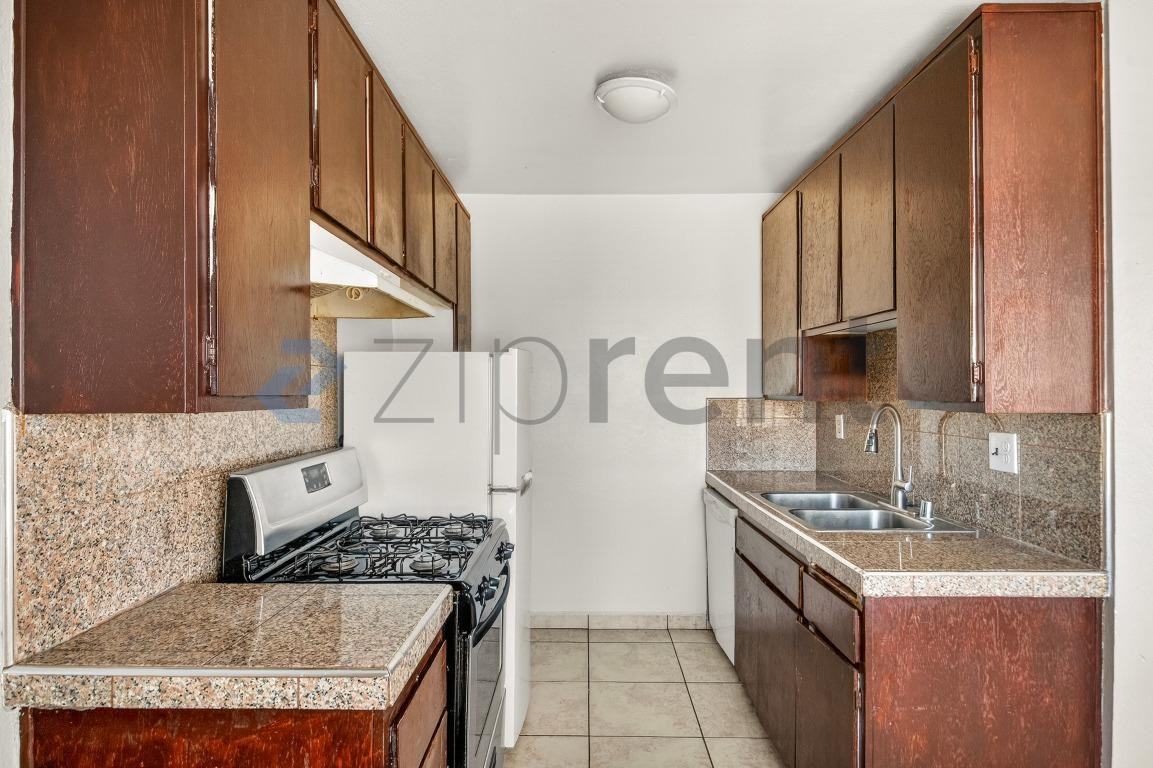 1115 252nd St #6 - Photo 5 of 12