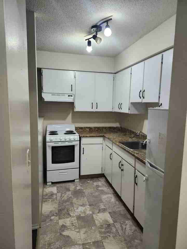320 Ninth Street - Photo 2 of 5