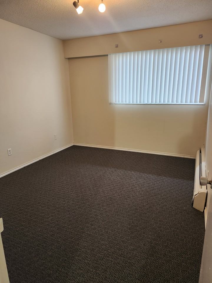 320 Ninth Street - Photo 4 of 5
