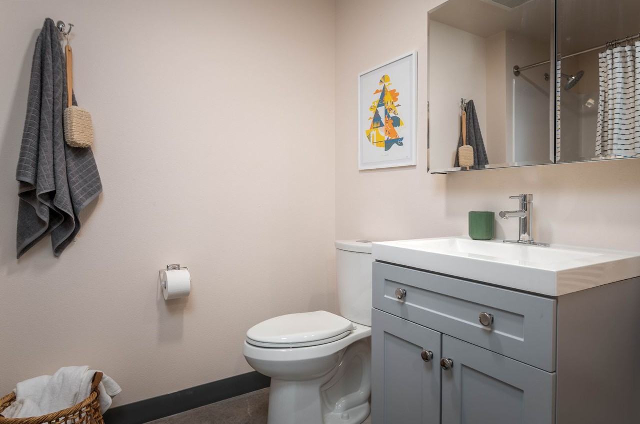 Dean River Apartments - Photo 4 of 49