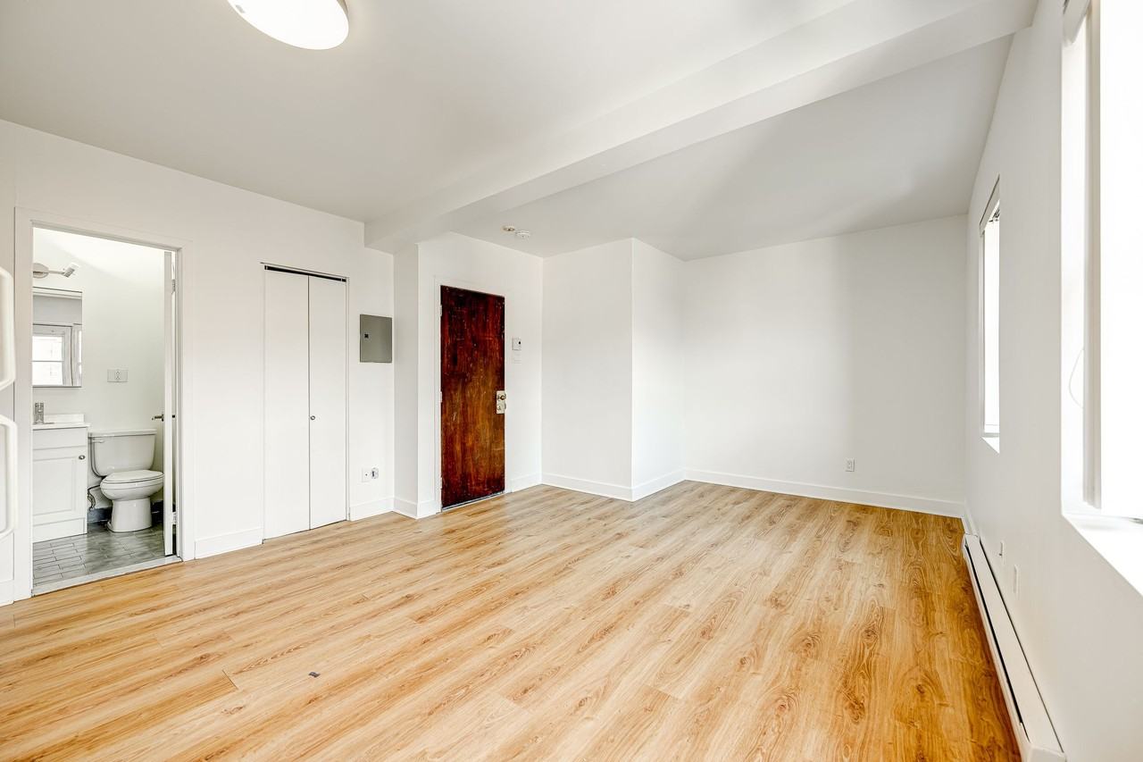 539 Prince-Arthur west - Photo 4 of 50