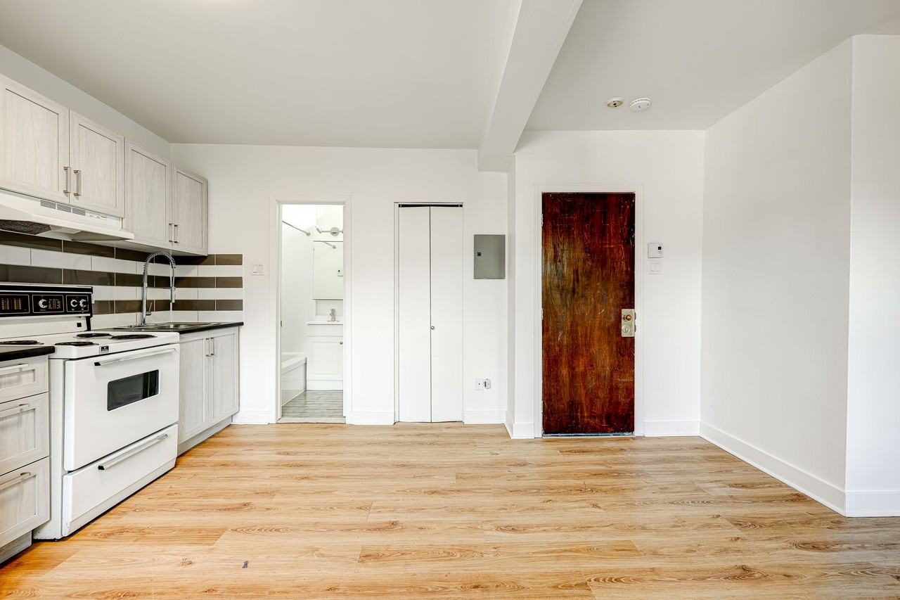 539 Prince-Arthur west - Photo 6 of 50