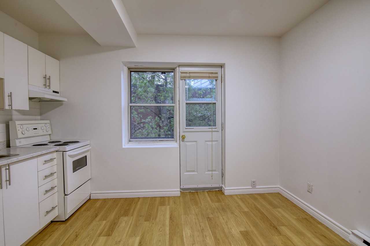 539 Prince-Arthur west - Photo 2 of 50