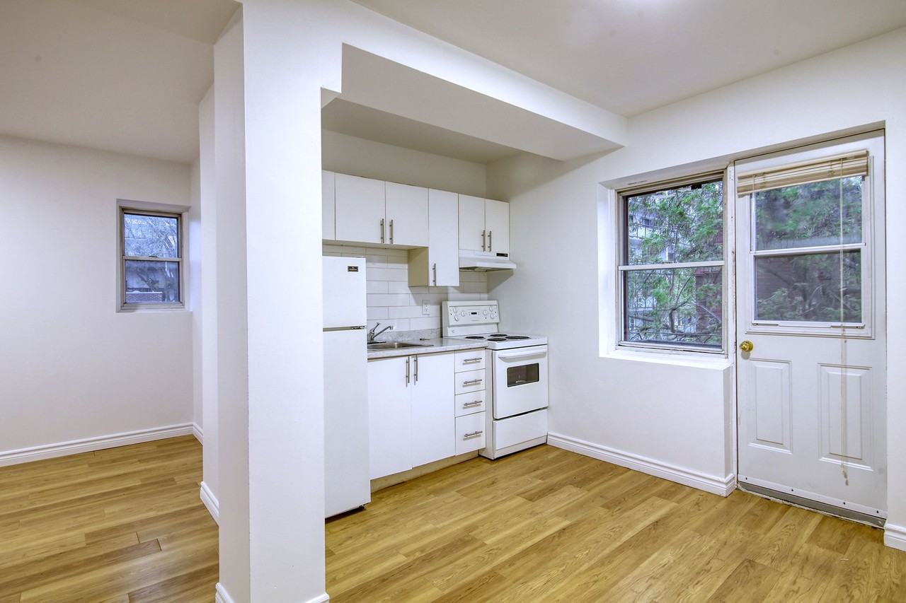 539 Prince-Arthur west - Photo 3 of 50