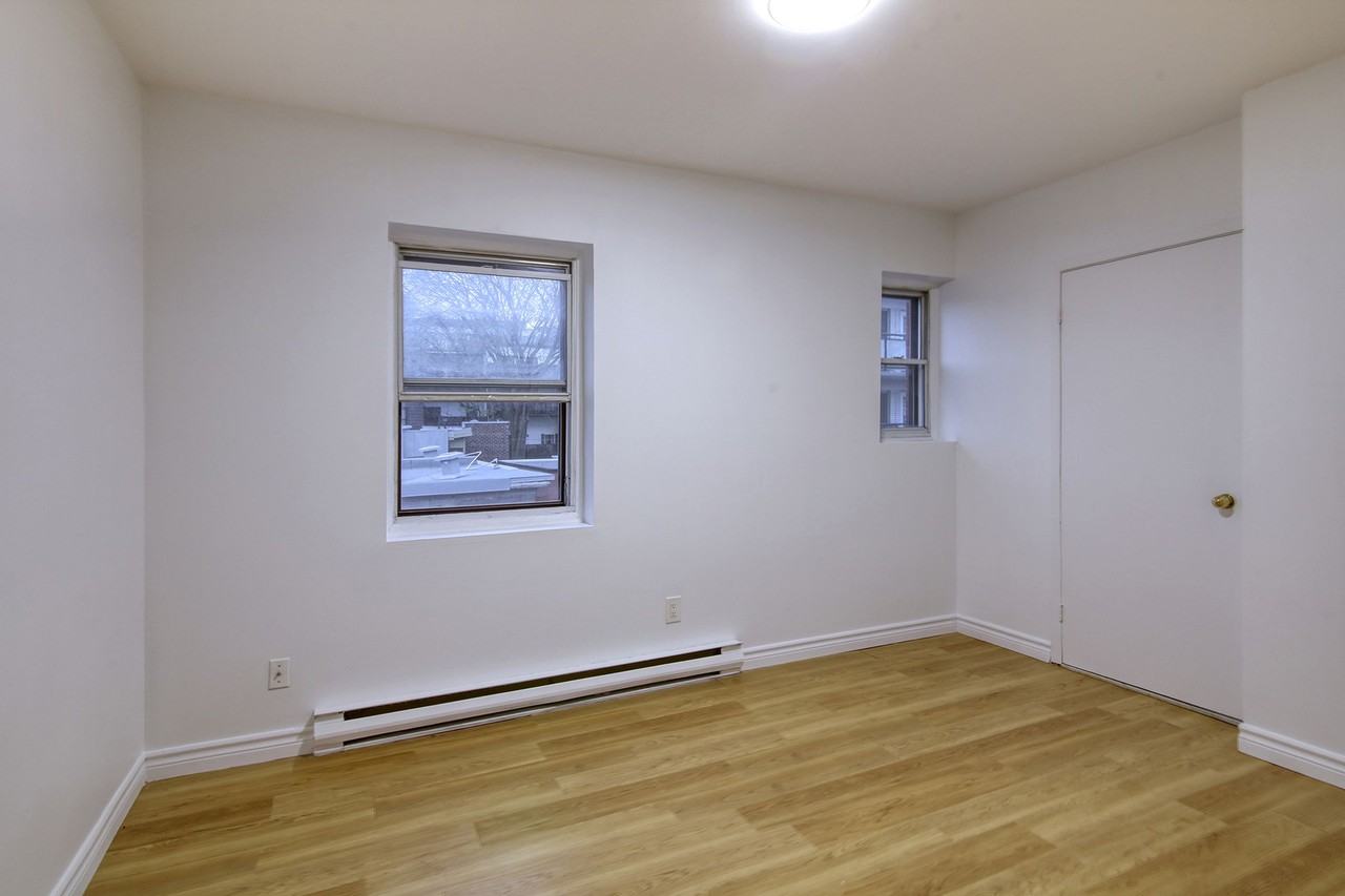 539 Prince-Arthur west - Photo 4 of 50