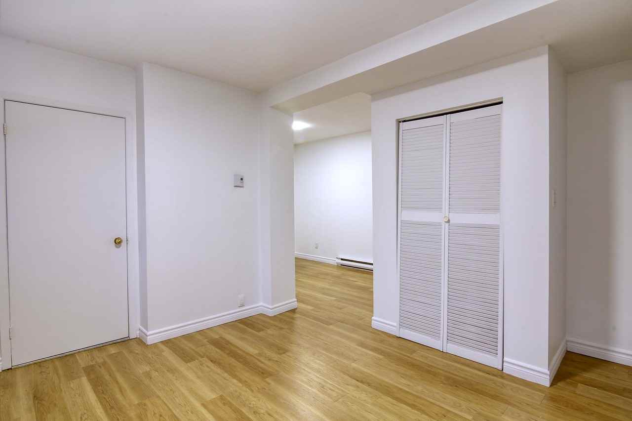 539 Prince-Arthur west - Photo 5 of 50