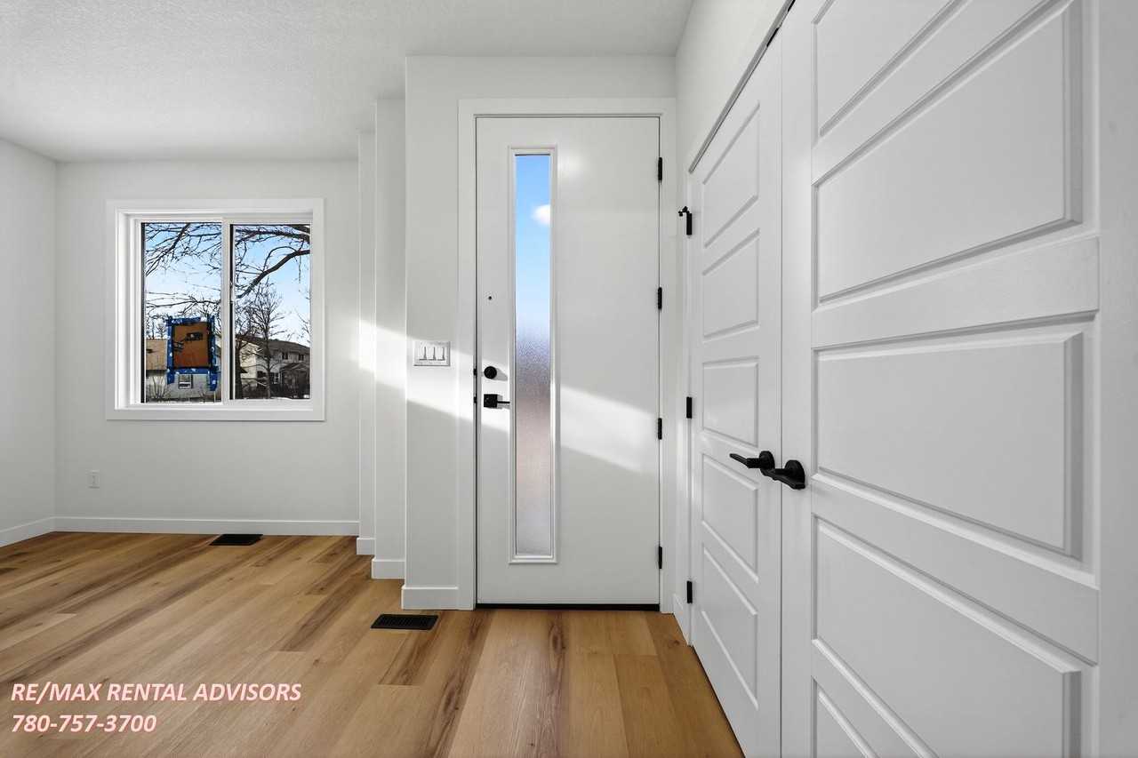 12423 112 Ave Nw - Photo 3 of 26
