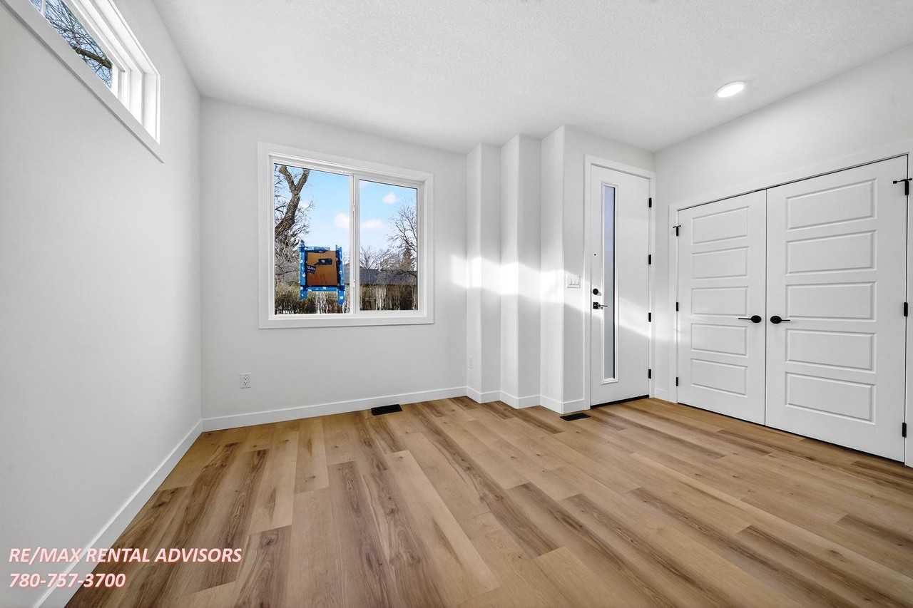 12423 112 Ave Nw - Photo 7 of 26