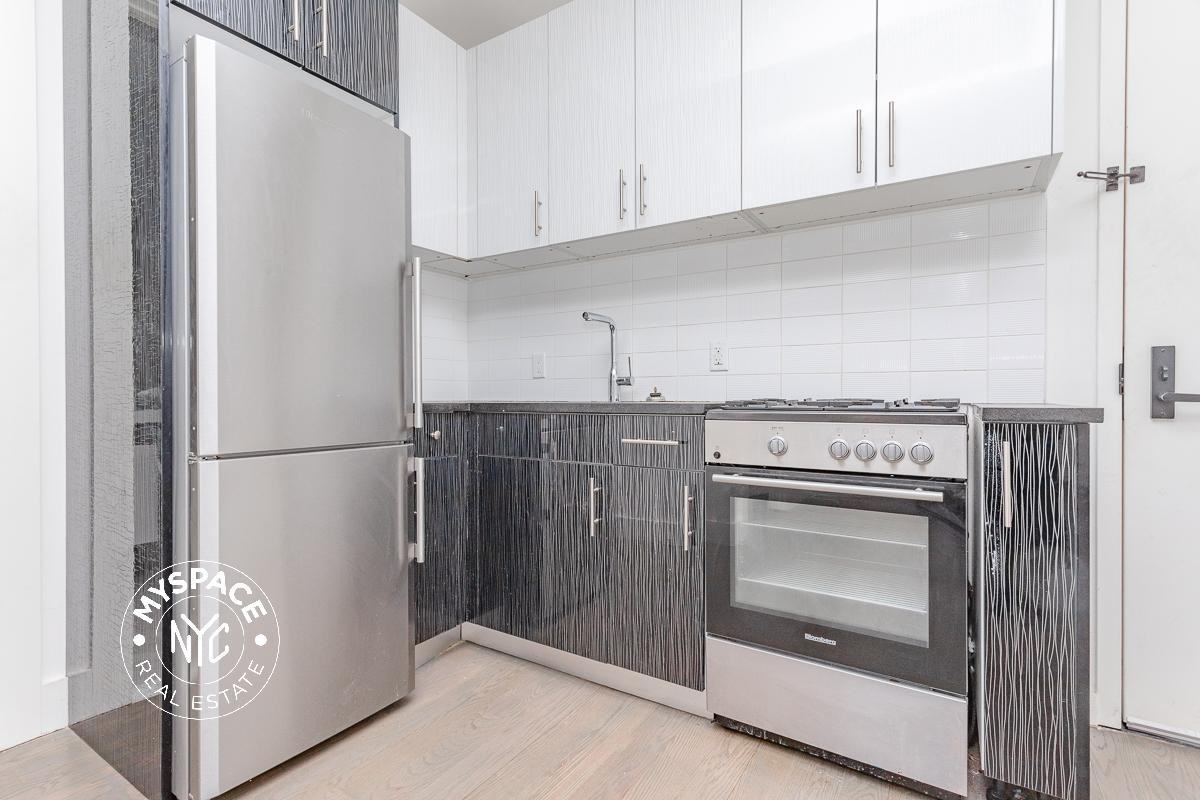 824 Saint Johns Pl #2F - Photo 3 of 5