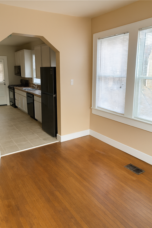 2714 Whitis Ave - Photo 7 of 22