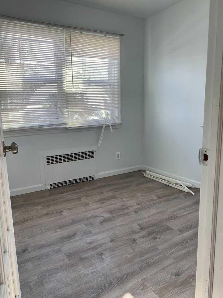 336 Scranton Ave - Photo 7 of 16