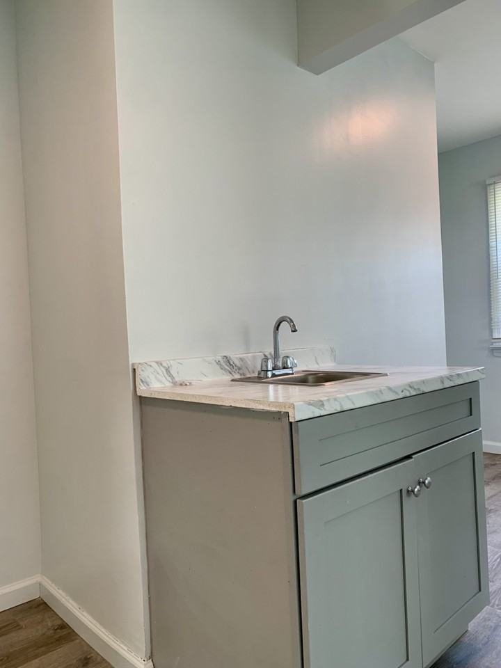 336 Scranton Ave - Photo 5 of 16