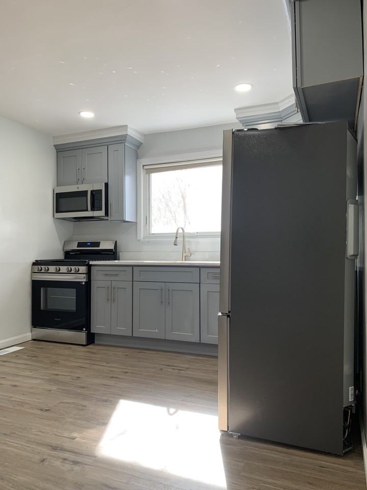 336 Scranton Ave - Photo 2 of 16