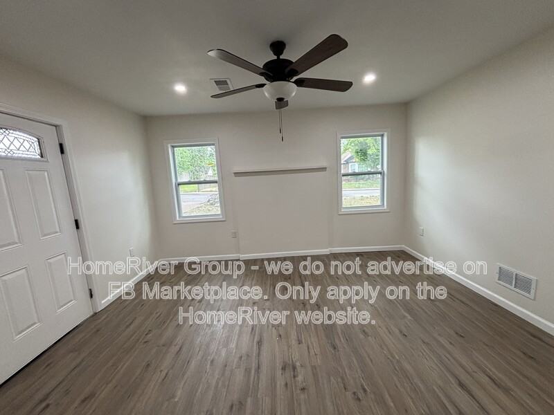 882 Maple Dr - Photo 3 of 27