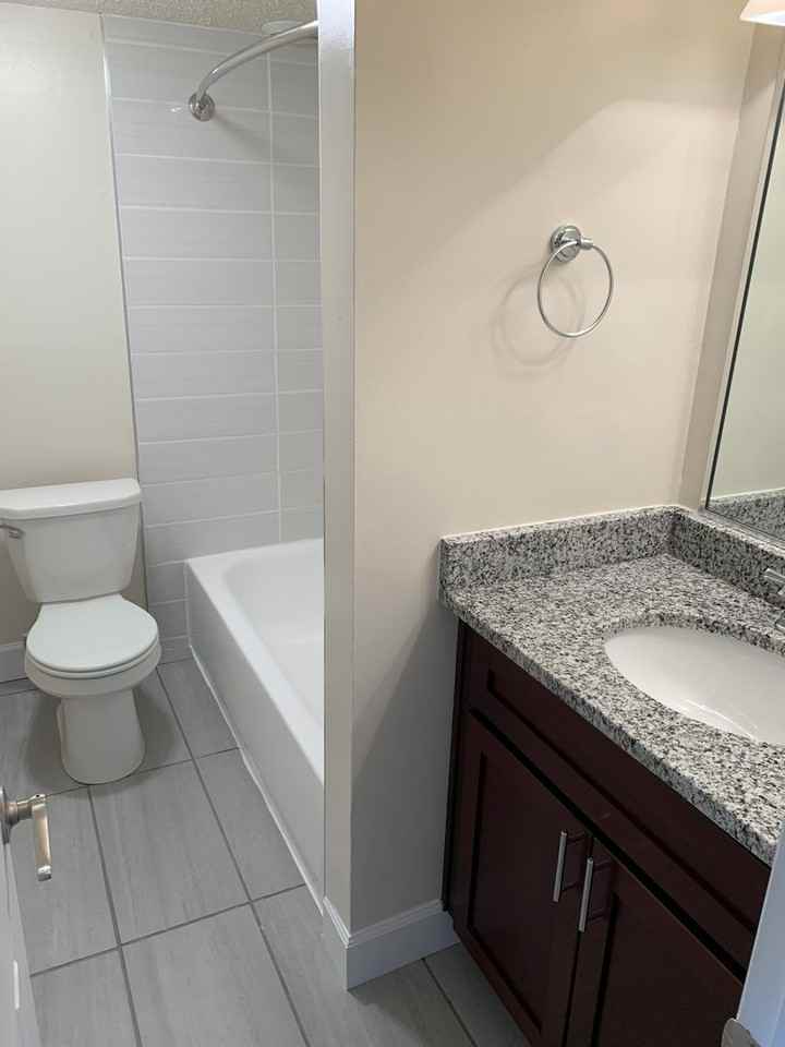 Randolph Square Apartments - Photo 3 of 18