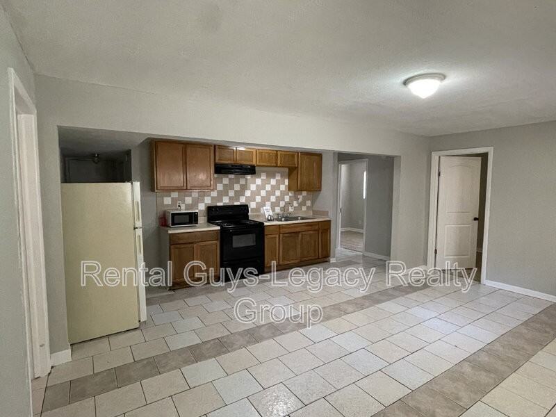 1738 Wright Ave #2 - Photo 3 of 18