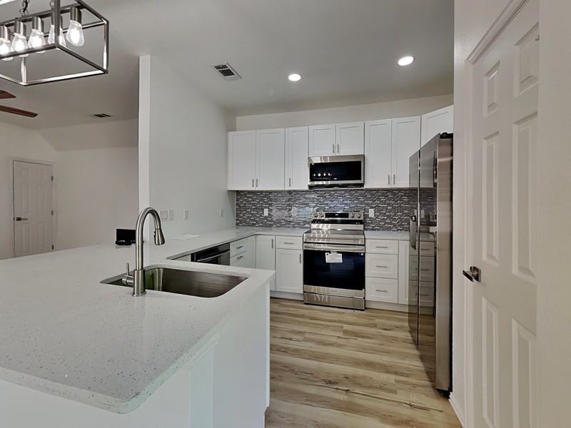 807 Fenet St #B - Photo 5 of 18