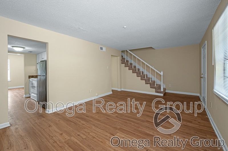 1827 Carson Rd #1 - Photo 4 of 27
