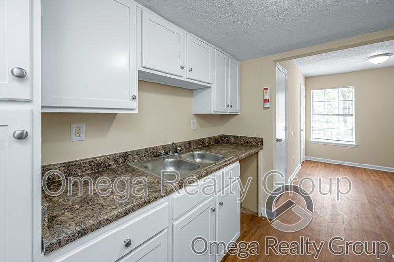 1827 Carson Rd #1 - Photo 7 of 27